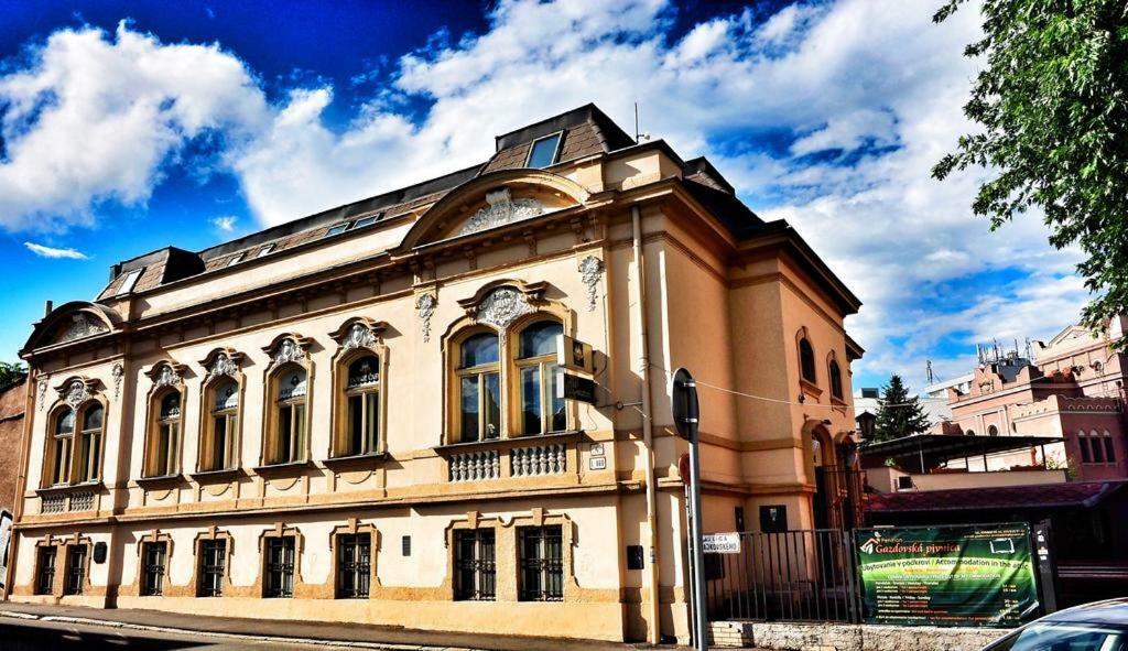 Penzion Dobre Casy Košice Buitenkant foto
